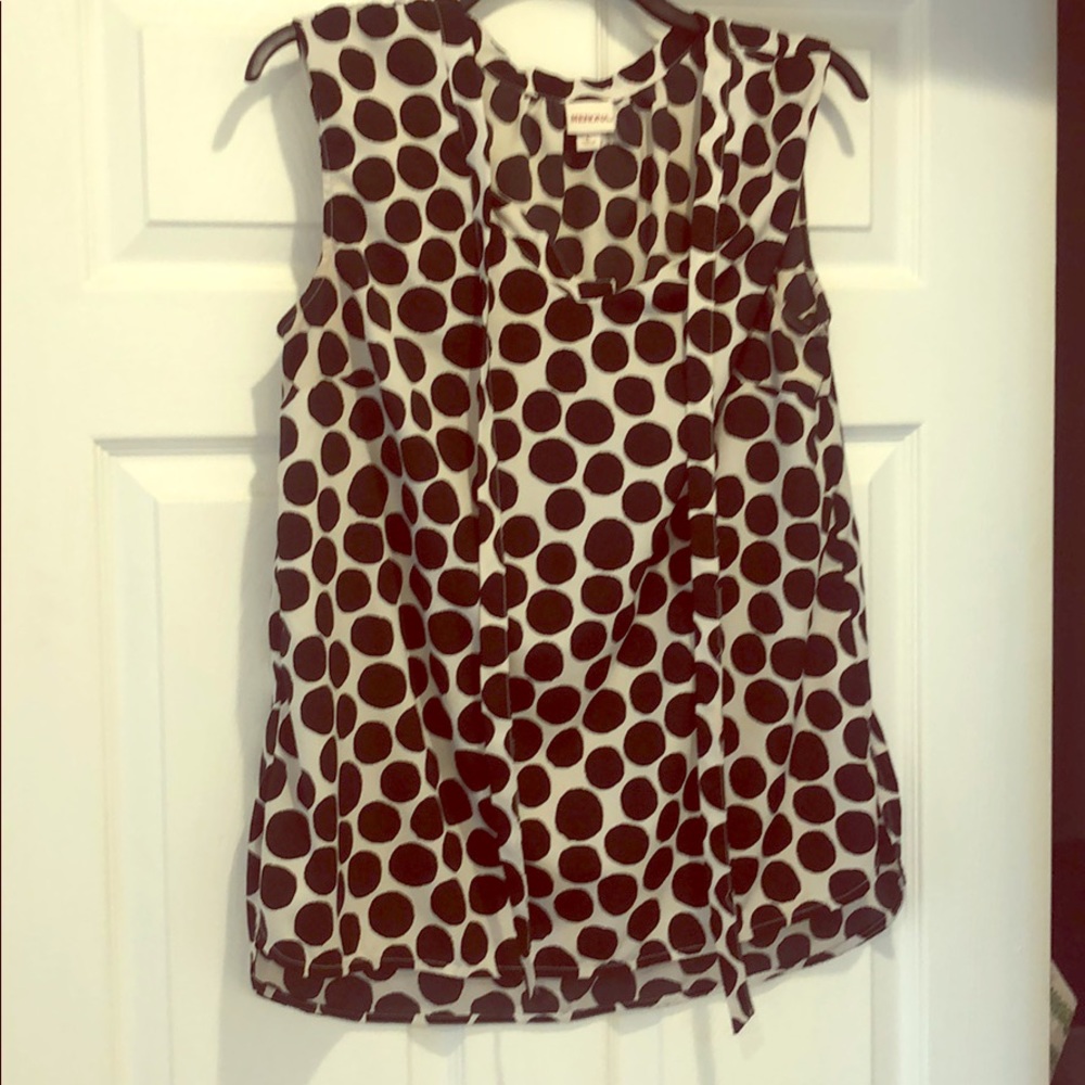 Sleeveless Black and white top